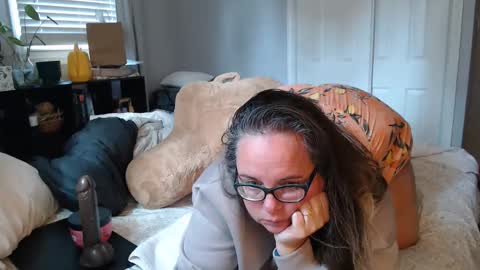 LauLauMa online show from 10-29-25, 03:36