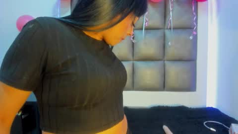 laura__js_ online show from 11-05-25, 04:51