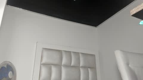 laura__js_ online show from 11-24-25, 04:56