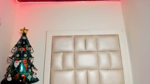 laura__js_ online show from 12-03-25, 04:42