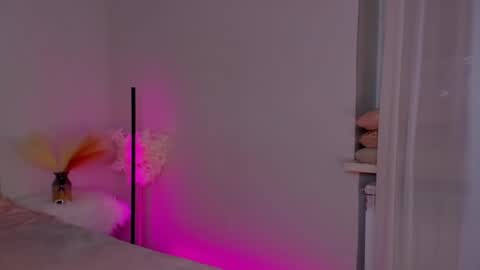 Laura online show from 03-02-25, 06:16