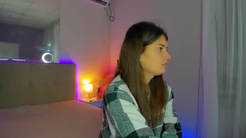 Laura online show from 09-24-25, 05:33