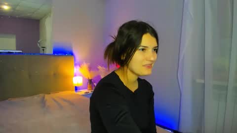 Laura online show from 11-20-25, 05:51