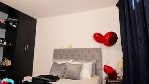 Snapshot of laura__martiinez chatting on 02-15-25, 02:11   online show from 02-15-25, 02:11