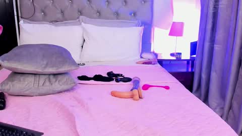 Snapshot of laura__martiinez chatting on 02-21-25, 01:55   online show from 02-21-25, 01:55