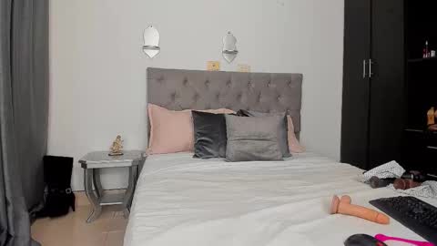 Snapshot of laura__martiinez chatting on 11-01-25, 02:19 online show from 11-01-25, 02:19