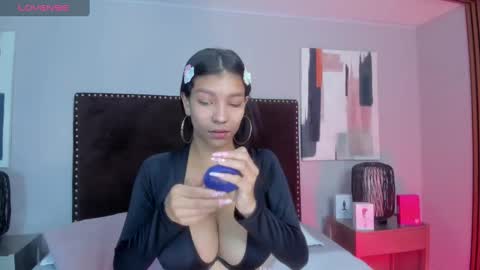 Laura online show from 02-25-25, 01:06