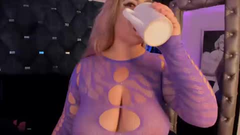 Laura Bassi online show from 09-18-25, 04:03