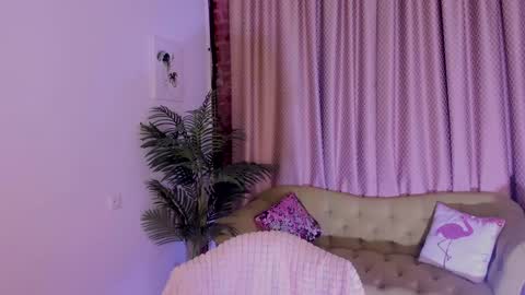 Laura online show from 12-22-24, 08:25