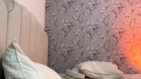 laura online show from 12-26-24, 03:59