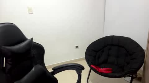 laura online show from 12-02-25, 01:00