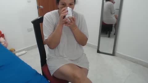 laura_foxx2379 online show from 11-21-25, 09:46