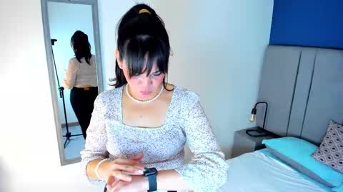 laura hotties online show from 11-26-25, 01:23