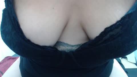  Laura  online show from 11-14-25, 02:38