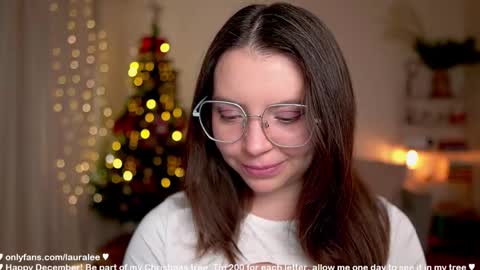 Laura Lee. online show from 12-22-25, 01:46