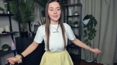 Snapshot of laura_mutti chatting on 10-18-25, 03:57 Samantha online show from 10-18-25, 03:57