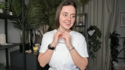 Snapshot of laura_mutti chatting on 10-19-25, 02:50 Samantha online show from 10-19-25, 02:50