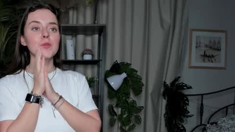 Snapshot of laura_mutti chatting on 10-20-25, 03:45 Samantha online show from 10-20-25, 03:45