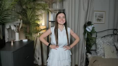 Snapshot of laura_mutti chatting on 10-24-25, 03:30 Samantha online show from 10-24-25, 03:30