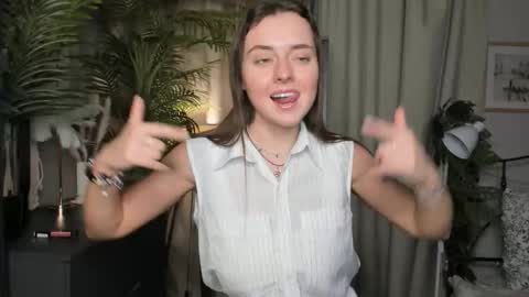 Snapshot of laura_mutti chatting on 10-25-25, 02:13 Samantha online show from 10-25-25, 02:13