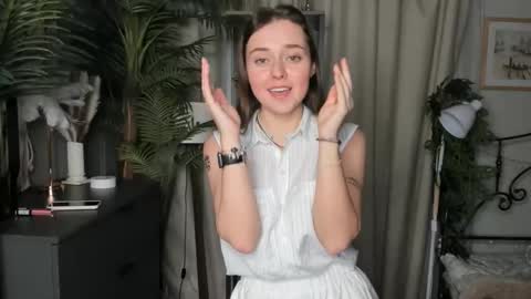 Snapshot of laura_mutti chatting on 10-31-25, 03:46 Samantha online show from 10-31-25, 03:46