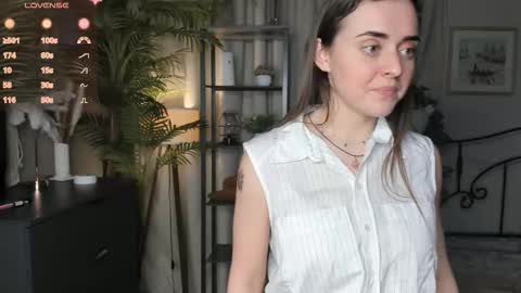 Snapshot of laura_mutti chatting on 11-08-25, 02:28 Samantha online show from 11-08-25, 02:28