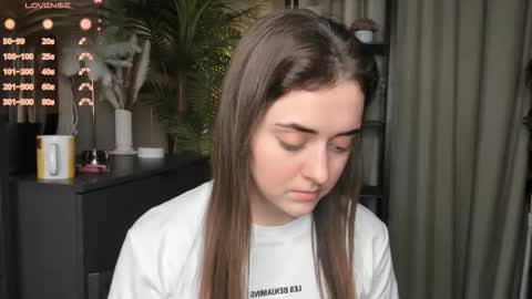 Snapshot of laura_mutti chatting on 11-09-25, 02:37 Samantha online show from 11-09-25, 02:37