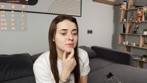 Snapshot of laura_mutti chatting on 11-13-25, 01:43 Samantha online show from 11-13-25, 01:43