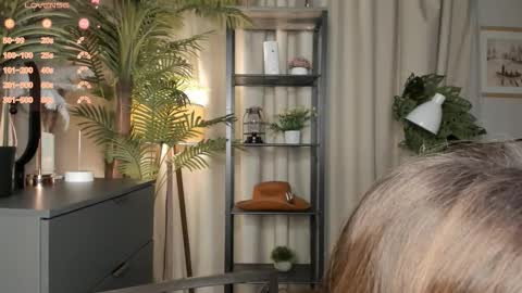 Snapshot of laura_mutti chatting on 11-22-25, 03:11 Samantha online show from 11-22-25, 03:11