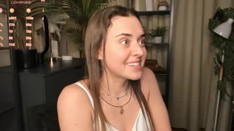 Snapshot of laura_mutti chatting on 11-27-25, 04:09 Samantha online show from 11-27-25, 04:09