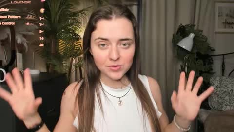 Snapshot of laura_mutti chatting on 11-29-25, 03:48 Samantha online show from 11-29-25, 03:48