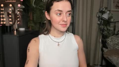 Snapshot of laura_mutti chatting on 12-15-25, 03:16 Samantha online show from 12-15-25, 03:16