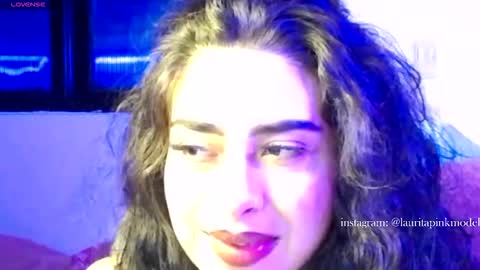 laura_pink01 online show from 12-17-25, 06:41