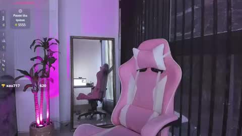 Laura Rose online show from 12-19-24, 01:40