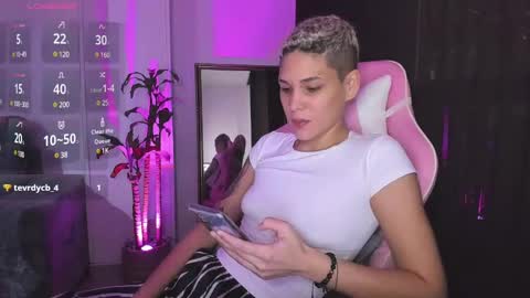 Laura Rose online show from 12-20-24, 02:08