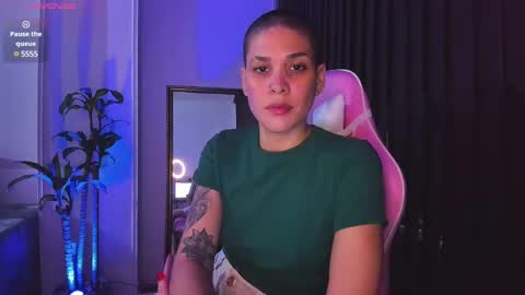 Laura Rose online show from 12-22-24, 06:17