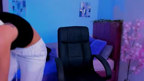 Laura Rose online show from 12-05-25, 01:47