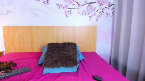 Laura online show from 10-08-25, 03:04