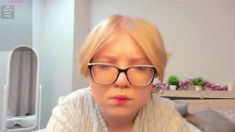 Snapshot of lauraaa_smith chatting on 02-24-26, 07:28 Laura online show from 02-24-26, 07:28