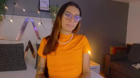 lauraagomezz__ online show from 10-13-25, 07:36