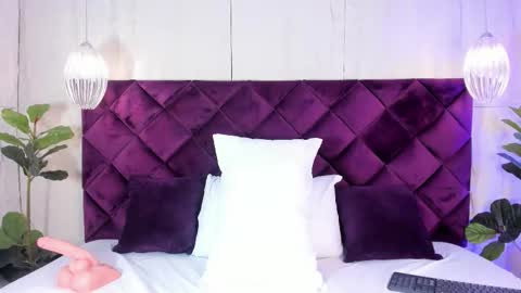 LauraCarther  online show from 12-17-25, 05:19