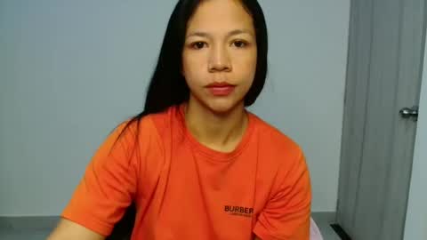 lauracb          online show from 01-10-26, 10:39