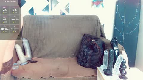 Snapshot of lauracrystall chatting on 01-21-25, 02:59 LauraCrystall online show from 01-21-25, 02:59