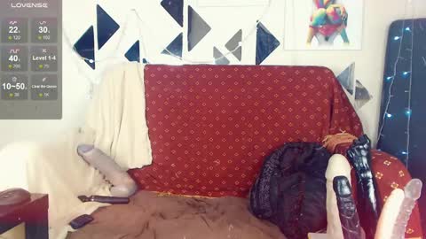 Snapshot of lauracrystall chatting on 02-18-25, 03:43 LauraCrystall online show from 02-18-25, 03:43