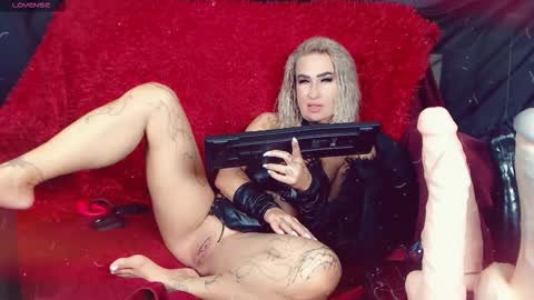 Snapshot of lauracrystall chatting on 10-08-25, 05:10 LauraCrystall online show from 10-08-25, 05:10