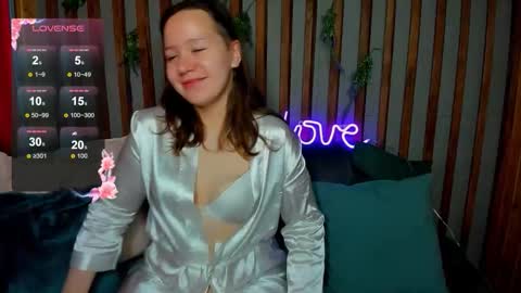 Laura online show from 09-27-25, 01:10