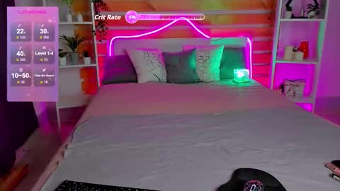 Laura online show from 10-19-25, 01:39