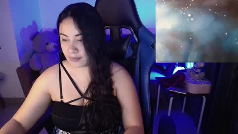 Snapshot of laurahawkes chatting on 03-01-25, 01:22 laura online show from 03-01-25, 01:22