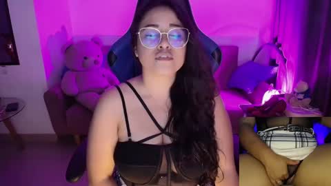 Snapshot of laurahawkes chatting on 03-01-25, 05:31 laura online show from 03-01-25, 05:31