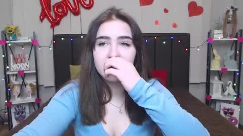 LauraHlot online show from 02-12-25, 06:40